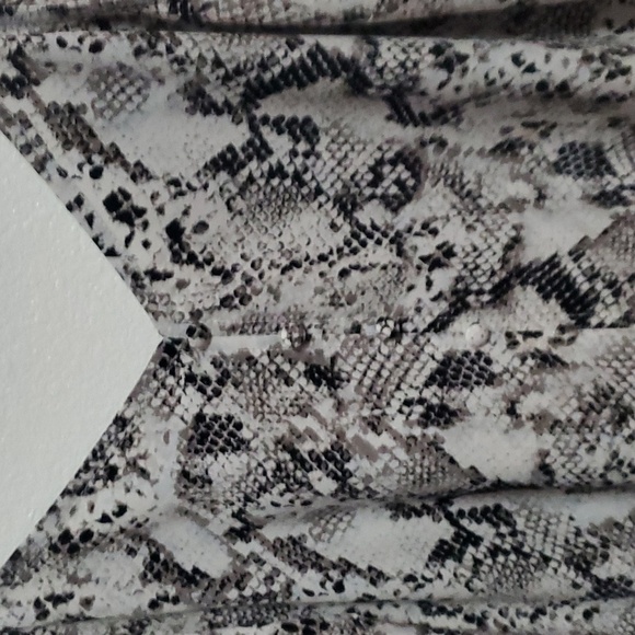 SANCTUARY NWOT Snakeskin Print Sleeveless Blouse - Picture 2 of 3